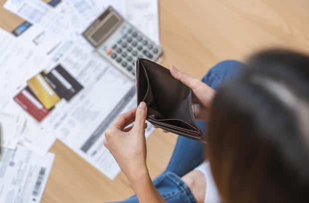 Cr&eacute;dit conso : pourquoi les m&eacute;nages font de moins en moins d'emprunts&nbsp;?