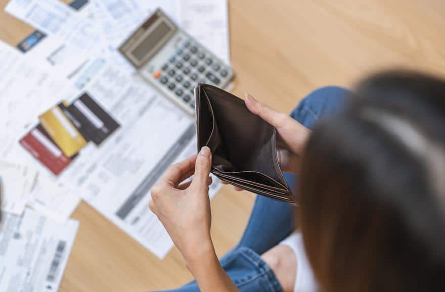 Cr&eacute;dit conso : pourquoi les m&eacute;nages font de moins en moins d'emprunts&nbsp;?