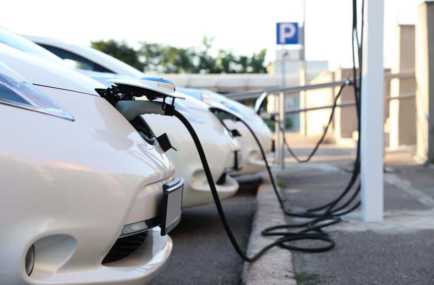 Automobile : l'&eacute;lectrique repr&eacute;sente d&eacute;sormais pr&egrave;s d'un tiers du march&eacute; en 2026