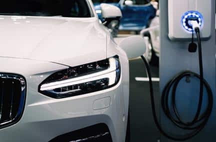 Consommation : les voitures électriques séduisent toujours plus d'automobilistes