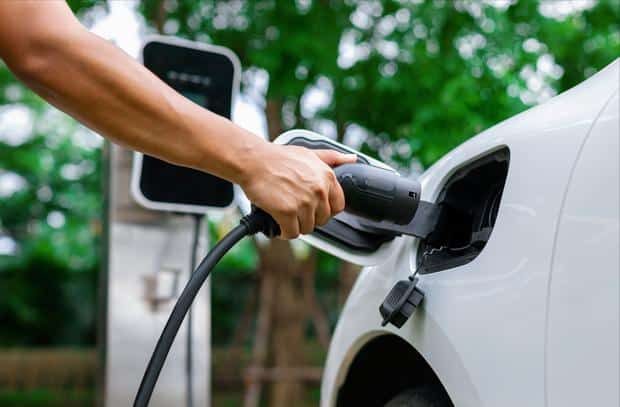 Voiture électrique : l'État officialise le lancement d'une nouvelle aide pour l'acquisition d'un véhicule d'occasion