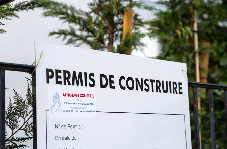 Crise immobilière : la chute vertigineuse des permis de construire en France