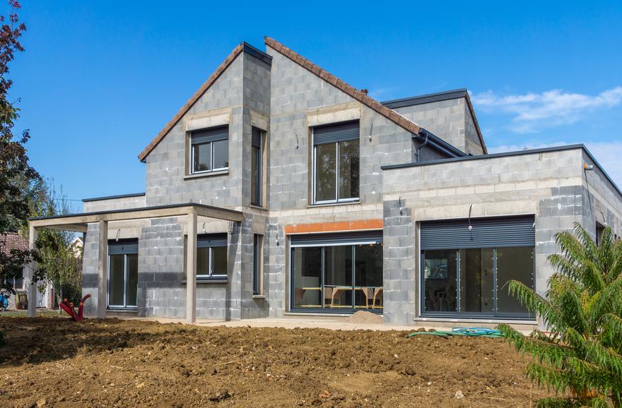 Stabilit&eacute; des mises en chantier en ce d&eacute;but d'&eacute;t&eacute;, malgr&eacute; un recul des permis