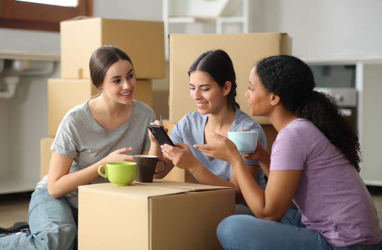 Pourquoi la colocation séduit toujours plus d'étudiants et d'actifs