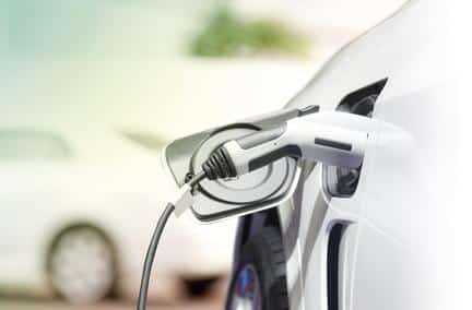 Automobile : l'électrique progresse, mais le marché peine encore à redémarrer