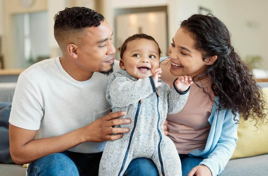 Cong&eacute; de naissance 2026 : jusqu'&agrave; deux mois suppl&eacute;mentaires pour les parents, comment en profiter&nbsp;?